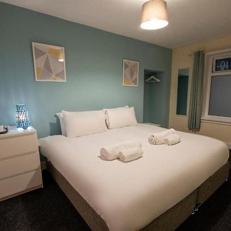 Irvine Riverside Guesthouse By Payman Club ภายนอก รูปภาพ