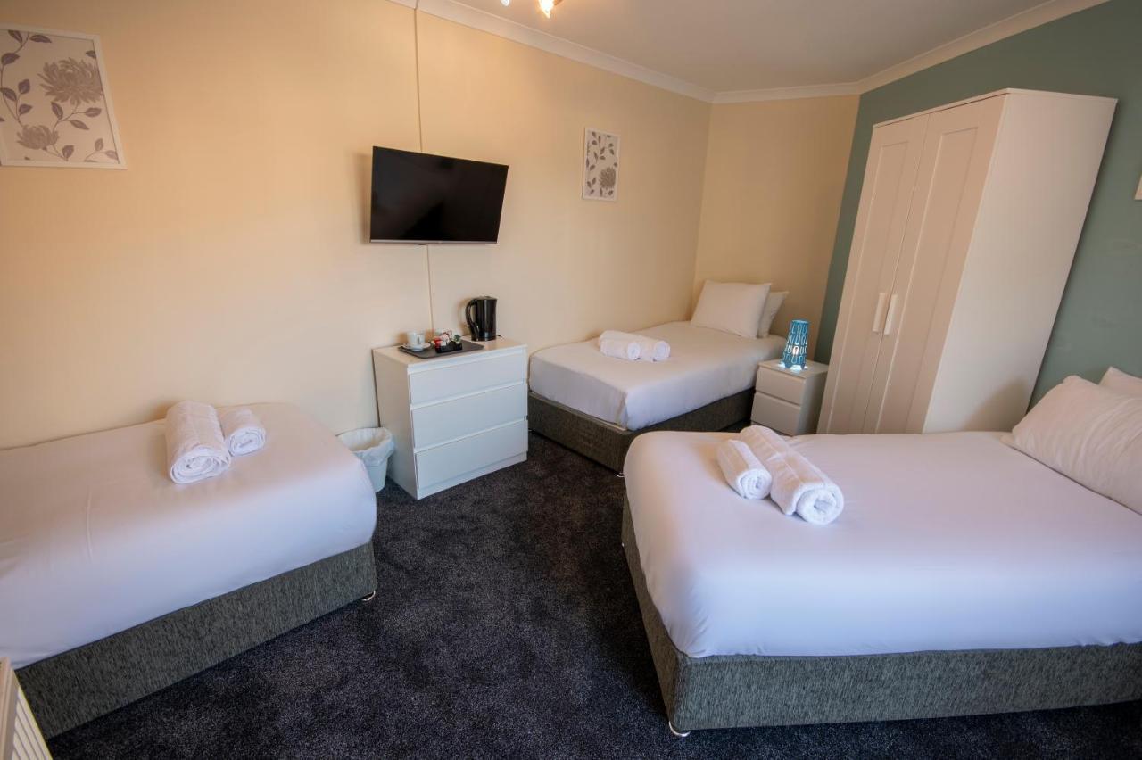 Irvine Riverside Guesthouse By Payman Club ภายนอก รูปภาพ