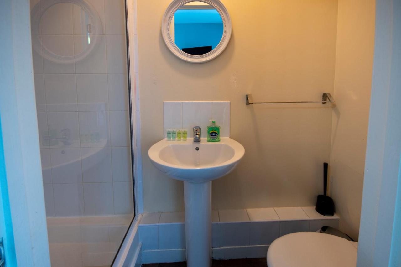 Irvine Riverside Guesthouse By Payman Club ภายนอก รูปภาพ