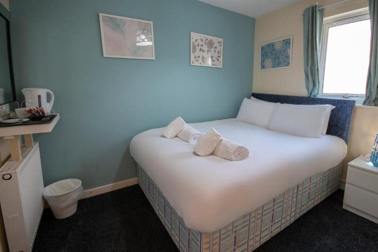 Irvine Riverside Guesthouse By Payman Club ภายนอก รูปภาพ