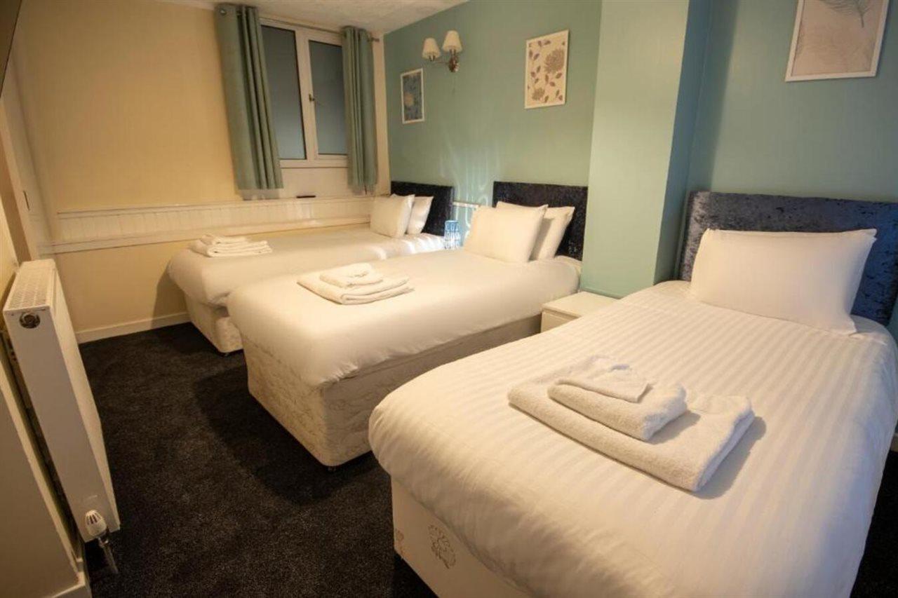 Irvine Riverside Guesthouse By Payman Club ภายนอก รูปภาพ