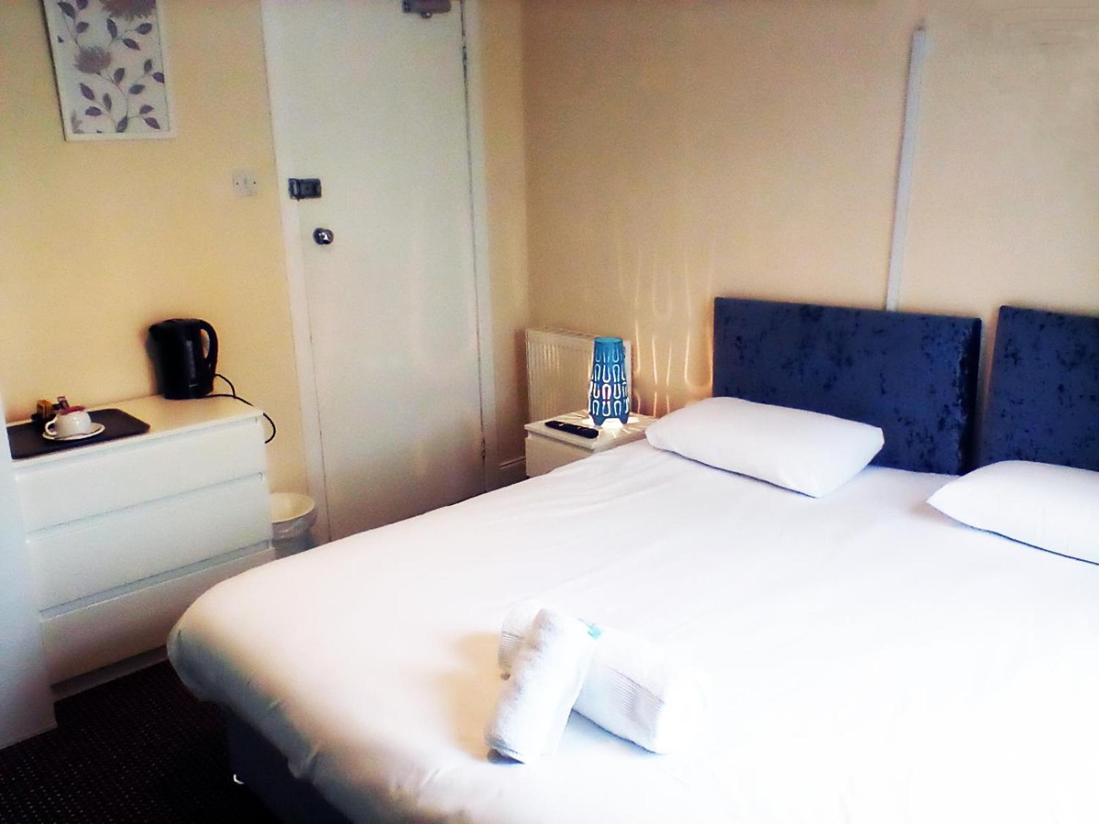 Irvine Riverside Guesthouse By Payman Club ภายนอก รูปภาพ
